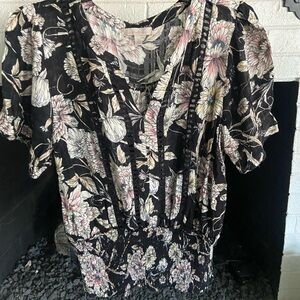 Floral Black and Pink Women's Top
Banded waist 
Medium